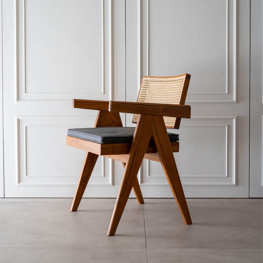 Vレッグオフィスチェア PH28 クッション付き ピエールジャンヌレ