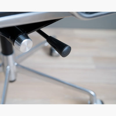 【Outlet】Management Flat Chair Black / 【アウトレット】マネイジメント フラットチェア ブラック 鏡面仕上げ アルミナムチェア