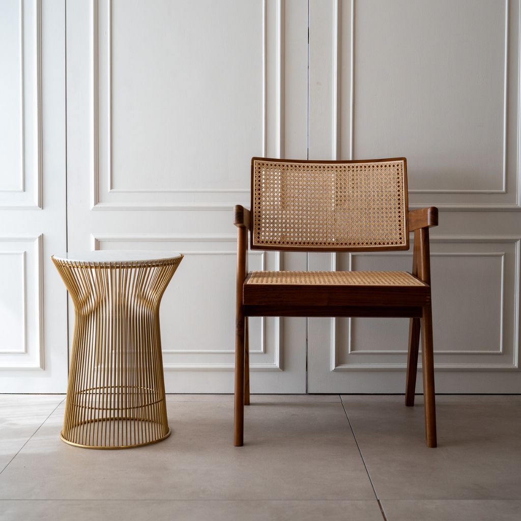 流麗なラインのウォルナットサイドテーブル - エレガントスタイル 流麗なラインのウォルナットサイドテーブル - エレガントスタイル