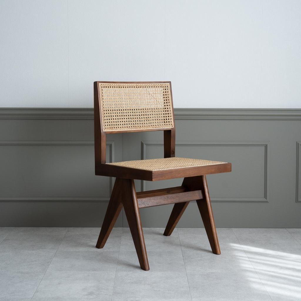 1脚の出品ですピエールジャンヌレコルビュジェリプロダクトラタン籐椅子チェア
